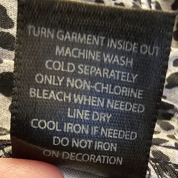 NWOT WHBM Dark Blue/Black Flare Leg Jeans. Size 6S. - Picture 11 of 11